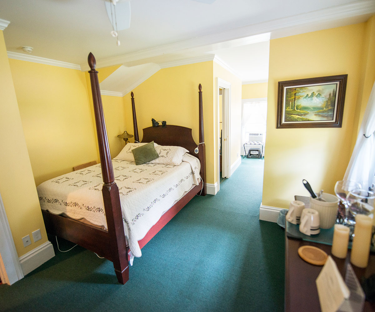 Bedroom - Antique & Irish Welch House